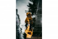 夢占い・夢診断│雨合羽の夢は何を暗示している？