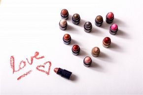 夢占い・夢診断│リップの夢は何を暗示している？